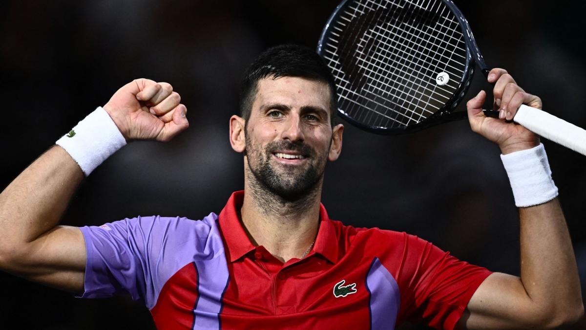 Novak Djokovic wins, Daniil Medvedev reacts to boos after loss