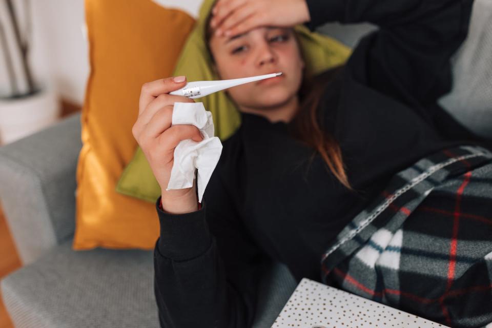 Fever, headache and confusion can be symptoms of a severe case of strep. <a href="https://www.gettyimages.com/detail/photo/sick-teenager-resting-at-home-and-monitoring-royalty-free-image/1482421648?phrase=strep+throat&adppopup=true" rel="nofollow noopener" target="_blank" data-ylk="slk:RealPeopleGroup/E+ via Getty Images;elm:context_link;itc:0;sec:content-canvas" class="link ">RealPeopleGroup/E+ via Getty Images</a>