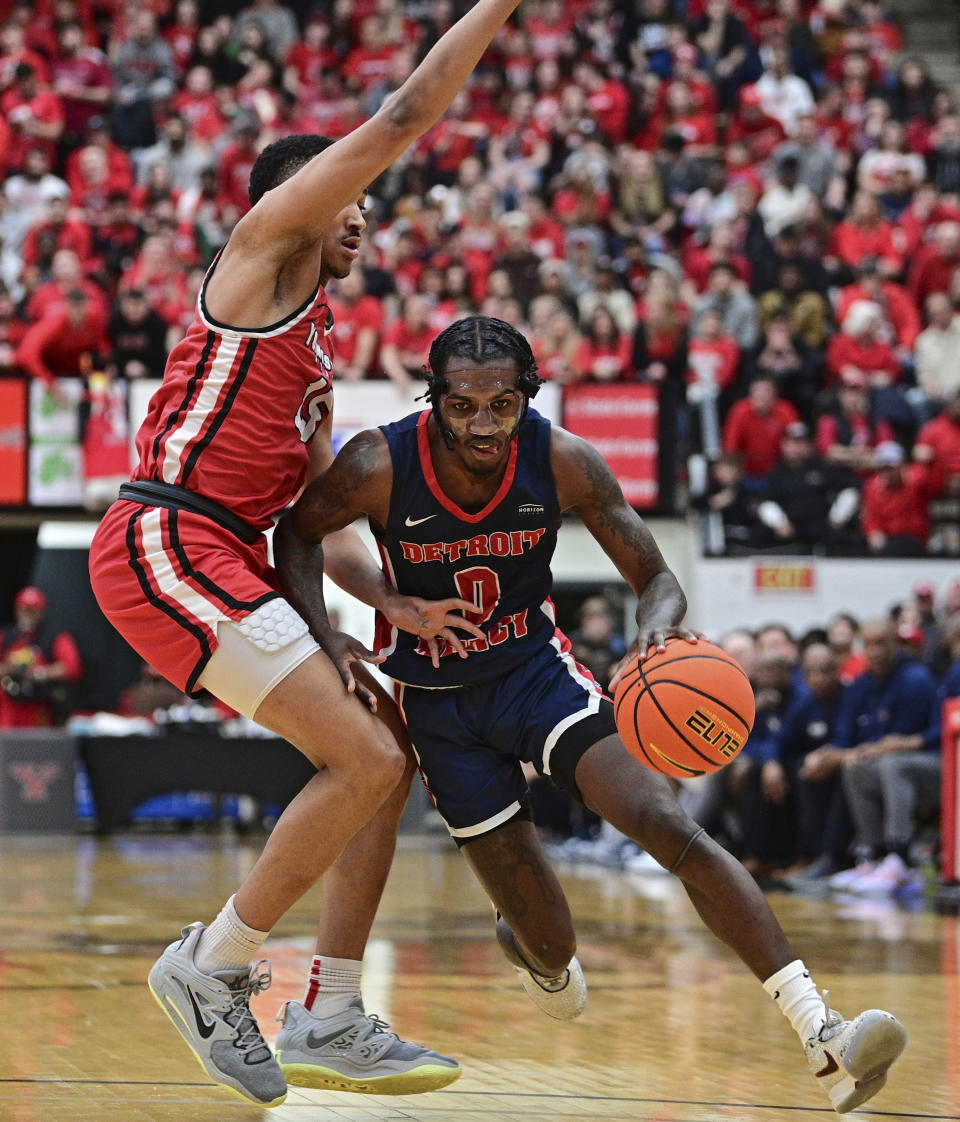 Detroit Mercy guard Antoine Davis drives against Youngstown State guard Myles Hunter during the first half of an NCAA college basketball game in the quarterfinals of the Horizon League tournament, Thursday, March 2, 2023, in Youngstown, Ohio. (AP Photo/David Dermer)