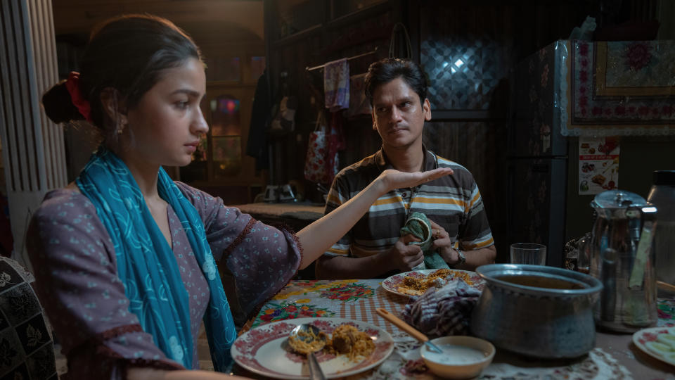 Alia Bhatt and Vijay Varma in “Darlings” - Credit: bBhavyanshu Singh/Netflix