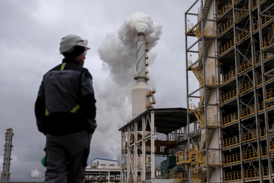 A view shows Atyrau Oil Refinery owned by Kazakhstan's state energy company KazMunayGas in the city of Atyrau, Kazakhstan, November 15, 2023. REUTERS/Turar Kazangapov