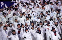 <p>Ebenfalls in weiß, dabei aber mit gänzlich anderer Symbolik: Die Teams von Nord- und Südkorea. Ein schönes Bild in nicht immer leichten Zeiten. (Bild: Getty Images) </p>