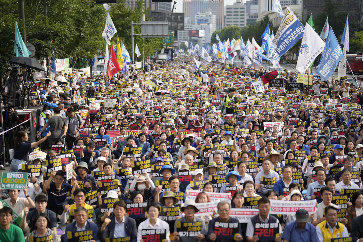 Япония иска от Китай да призове гражданите си да спрат тормоза след началото на изпускането на отпадъчни води от Фукушима