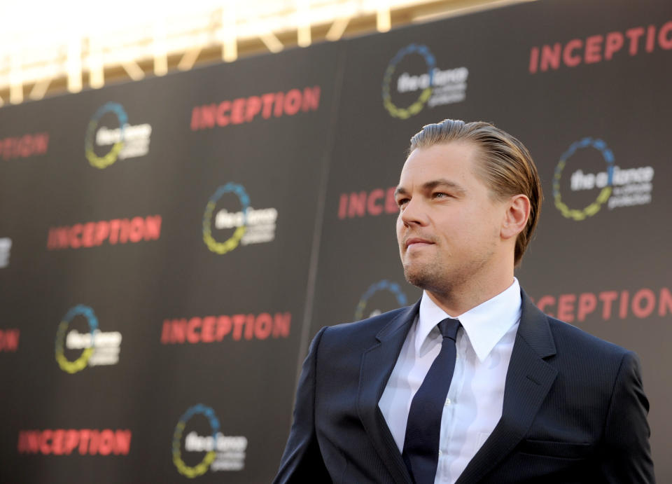 LOS ÁNGELES, CA - 13 DE JULIO: El actor Leonardo DiCaprio llega al estreno de Warner Bros. 