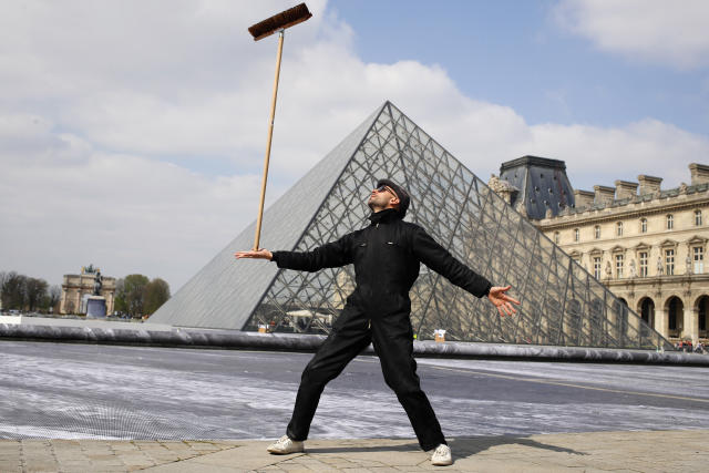 France Alumni - The Louvre Museum celebrates 230 years
