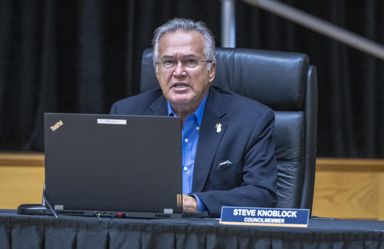 Steve Knoblock at the microphone, with his laptop on the desk in front of him.