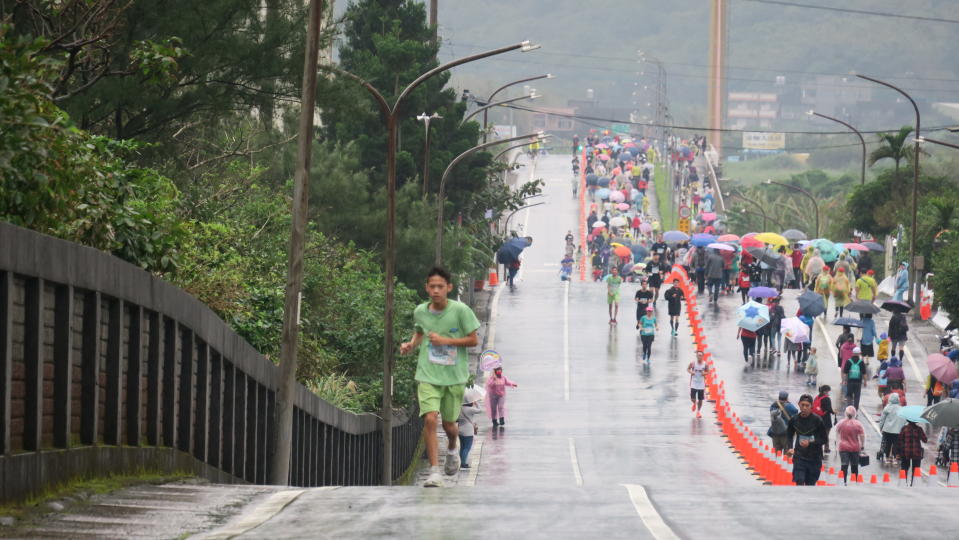 活動路線三波浪磺清路。（金山區公所提供）