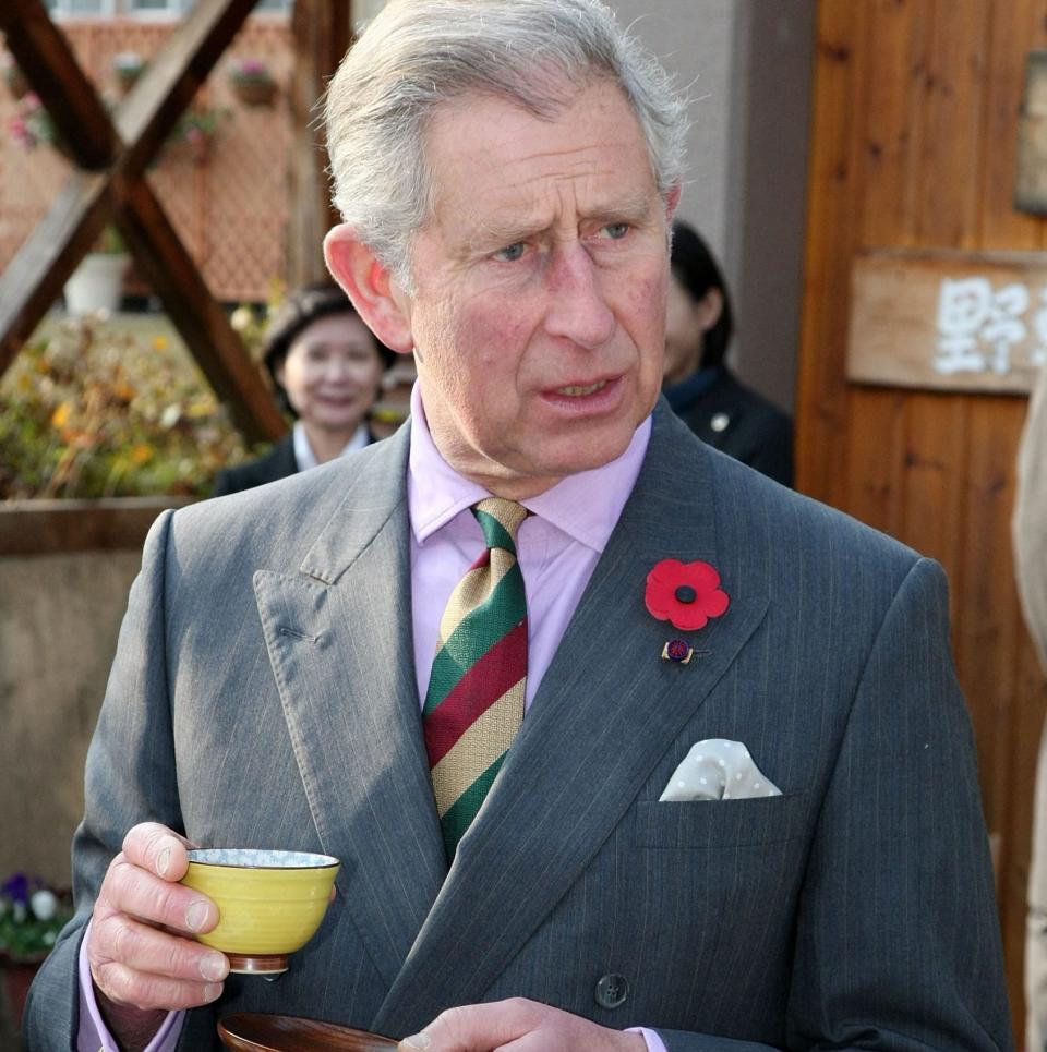 The then-Prince Charles tries Enmei Tea while visiting the Kurohime Medicinal Herbal Tea company in Japan, 2008