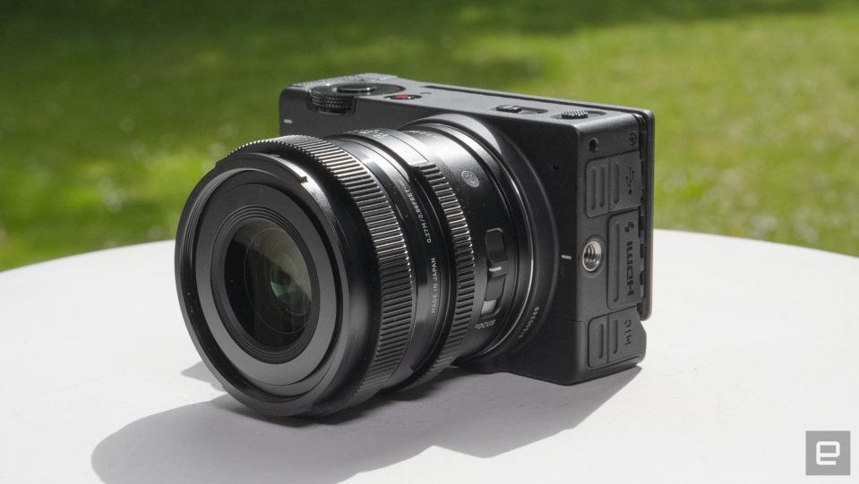 <p>Sigma fp L full-frame mirrorless camera hands-on</p>
