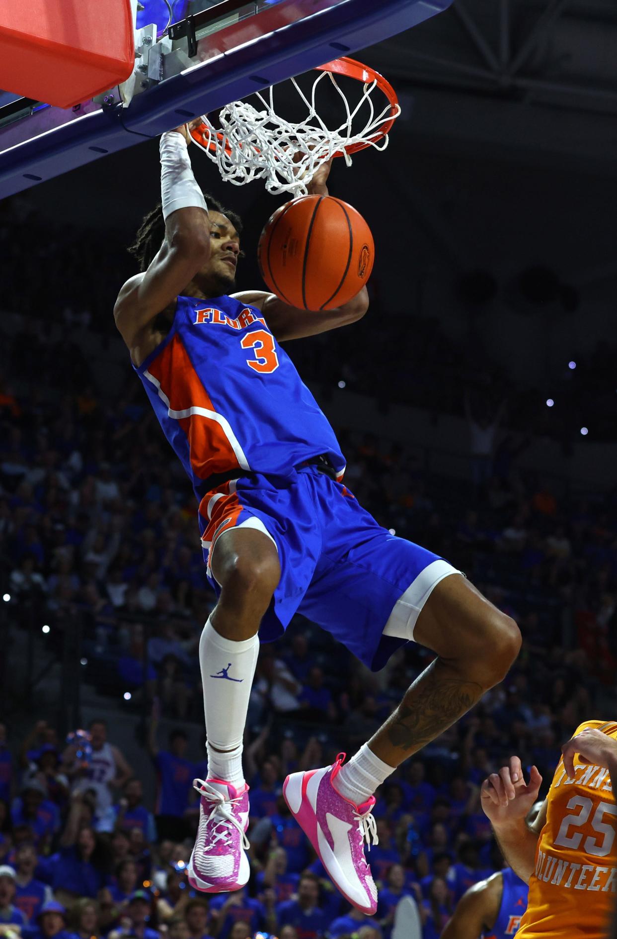 Florida forward Alex Fudge (3) dunks against Tennessee during a February game.