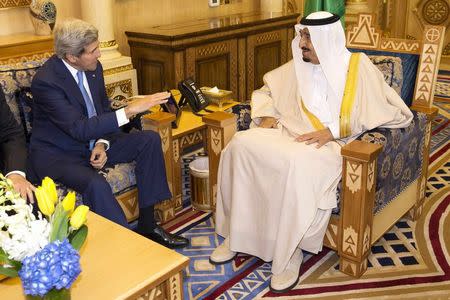 Secretary of State John Kerry (L) meets Saudi King Salman bin Abdulaziz al-Saud at Diriyah Farm in Diriyah March 5, 2015. REUTERS/Evan Vucci/Pool