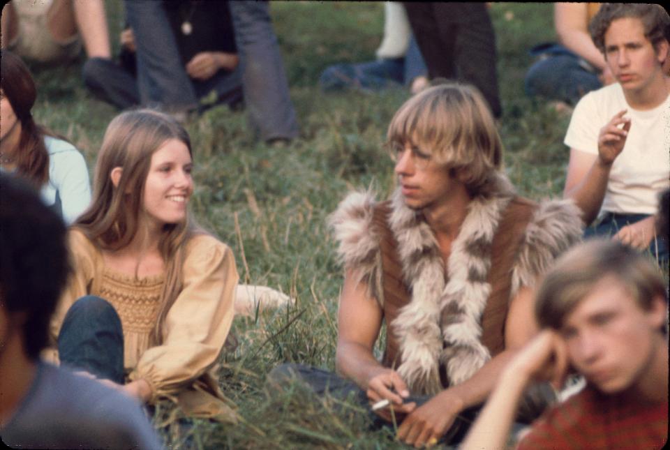 <h1 class="title">Couple At Woodstock</h1><cite class="credit">Ralph Ackerman</cite>