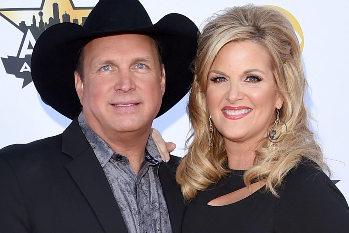 Trisha Yearwood Discusses Garths' Pasta Salad, Cookware, and the Bling in  Her Ring