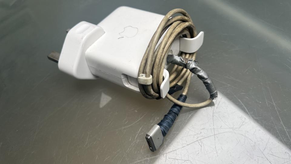 Dead MacBook computer powerpack