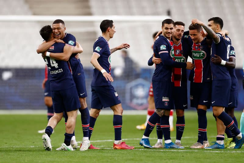 Los jugadores del Paris St Germain celebran tras derrotar al Mónaco en la final de la Copa de Francia, en el Stade de France, París, Francia