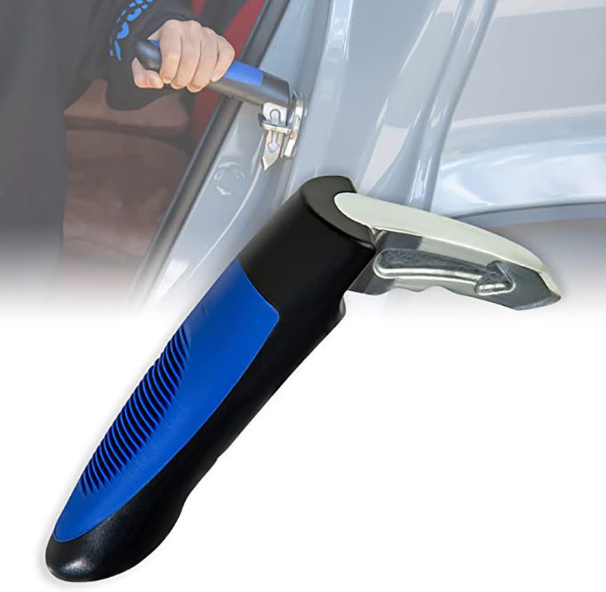 Device that attaches to the door striker plate to facilitate an easier entry and exit from the car.