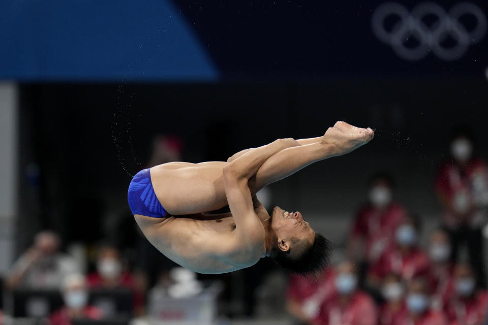 Ken Terauchi of Japan competes in men's diving 3m springboard preliminary at the Tokyo Aquatics Centre at the 2020 Summer Olympics, Monday, Aug. 2, 2021, in Tokyo, Japan. (AP Photo/Alessandra Tarantino)