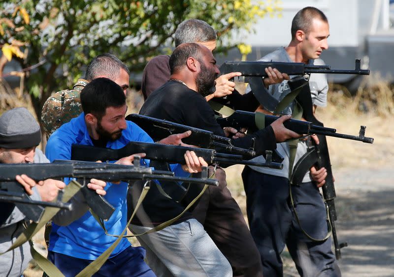 Armenian military volunteers undergo training in Yerevan