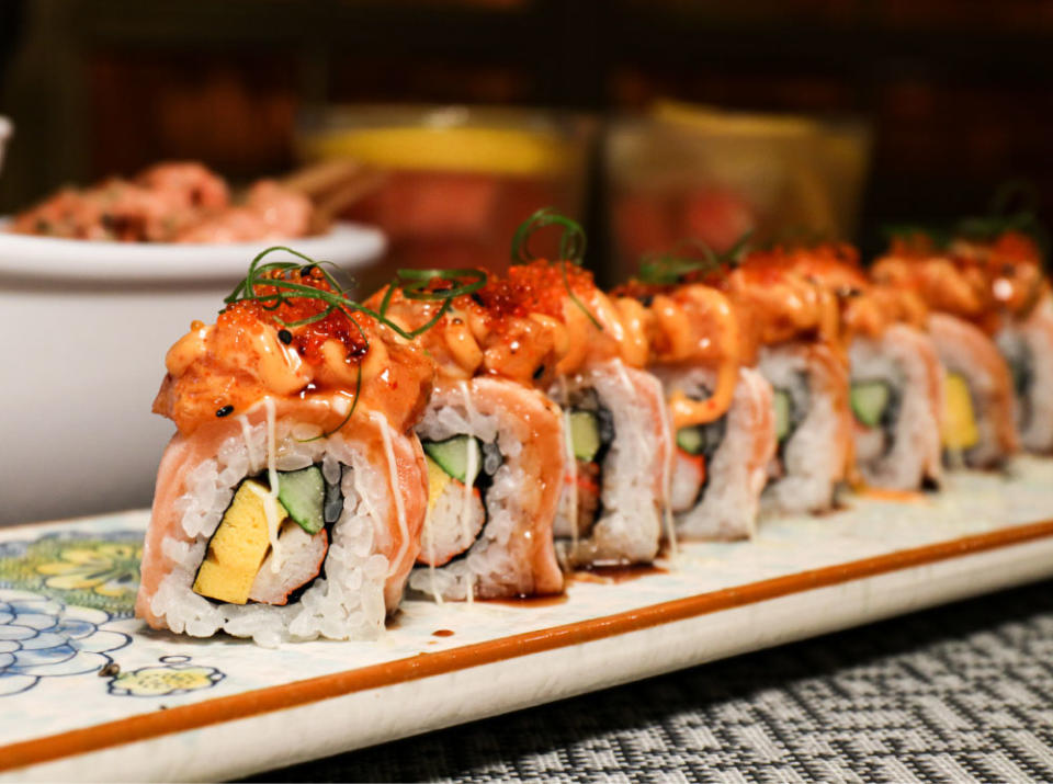 Spicy salmon roll 