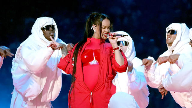 Rihanna delivers hit-packed Super Bowl Halftime Show - RETROPOP