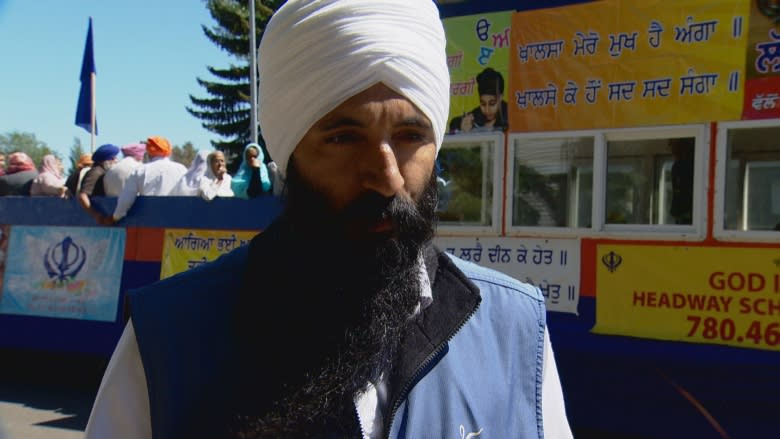 Edmonton Sikh parade draws tens of thousands to Mill Woods neighbourhood