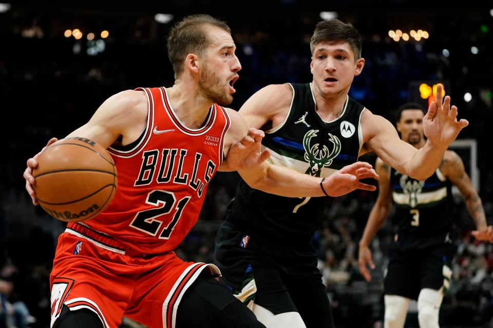 Chicago Bulls' Matt Thomas tries to get past Milwaukee Bucks' Grayson Allen during the first half of an NBA basketball game Friday, Jan. 21, 2022, in Milwaukee. (AP Photo/Morry Gash)