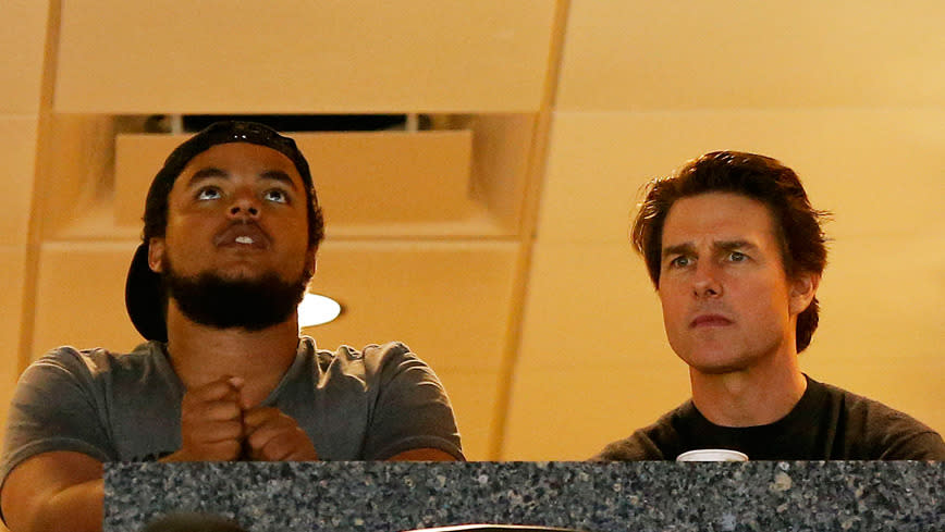 Tom Cruise (R) with son Connor at the basketball on Apr. 06, 2015. Photo: Getty