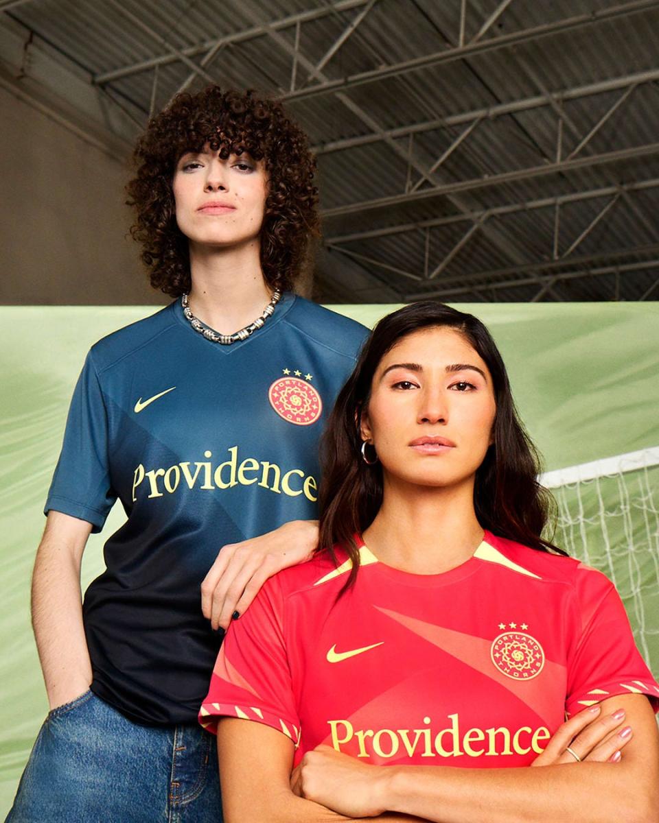 The Portland Thorns primary (right) and secondary (left) kits from Nike.