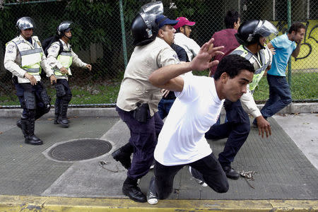 Demonstrators clash with riot police during a student rally demanding a referendum to remove Venezuela's President Nicolas Maduro in Caracas, Venezuela October 24, 2016. REUTERS/Marco Bello