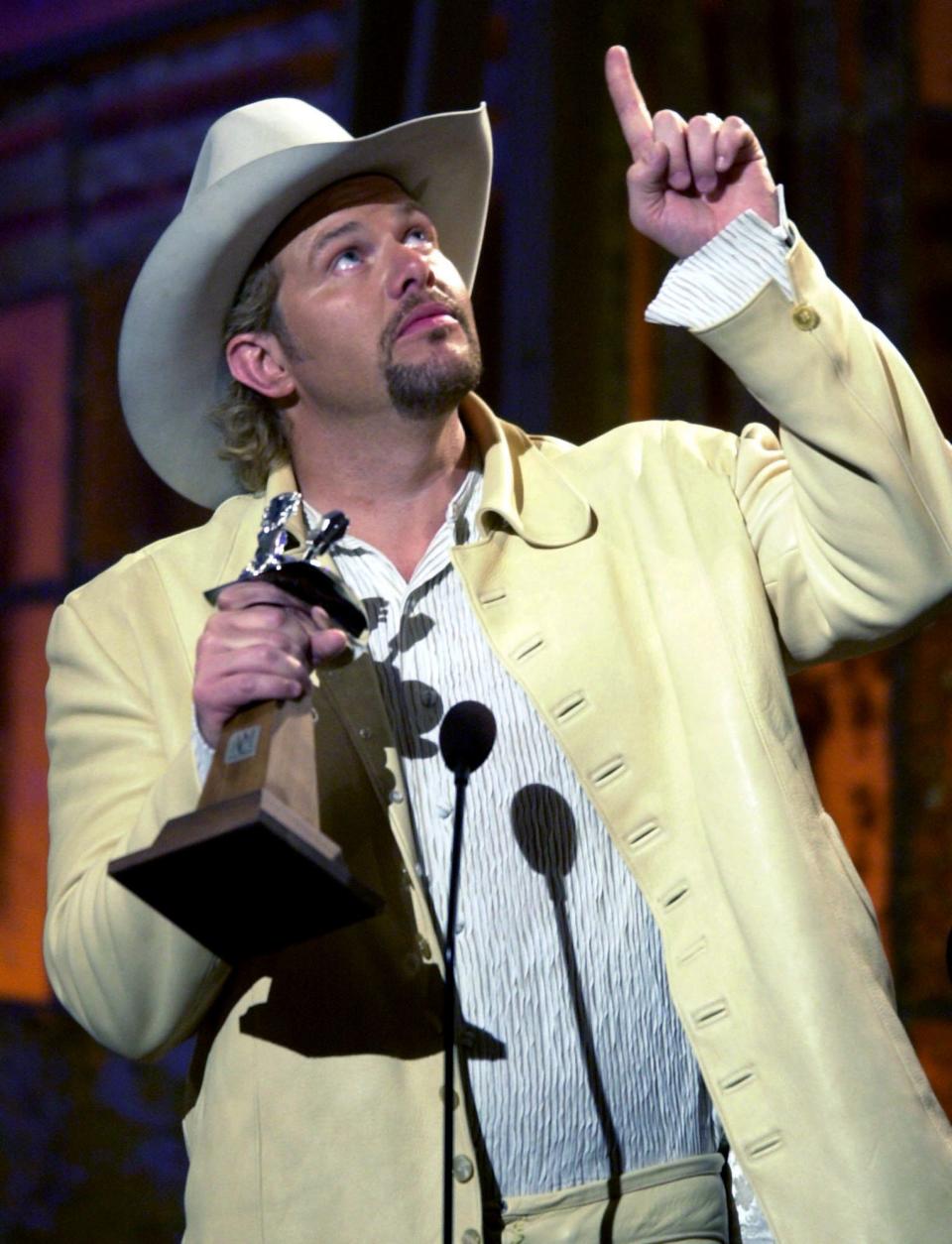 Toby Keith thanks his father as he accepts the award for Album of the Year for "How Do You Like Me Now?" during the 36th annual Academy of Country Music Awards show on May 9, 2001 in Los Angeles.