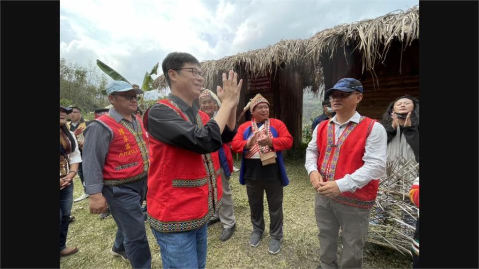 進那瑪夏實地會勘 送原鄉青年大紅包允諾加強修復道路 陳其邁：支持青年返鄉創業