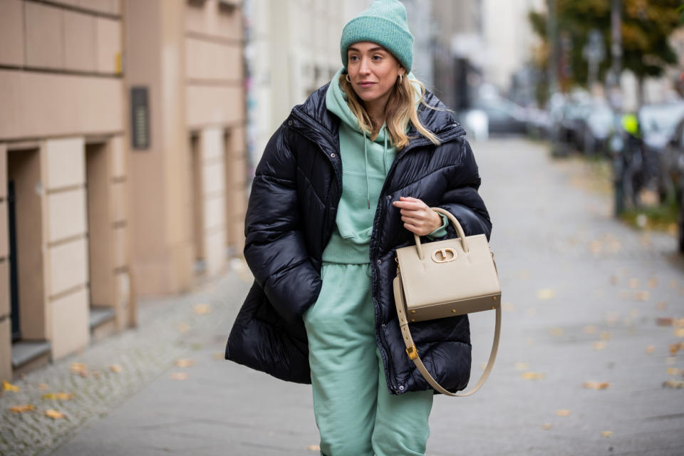 Aussi à l'aise à l'extérieur que dedans, le jogging est la star de ce reconfinement (Photo : Christian Vierig/Getty Images)