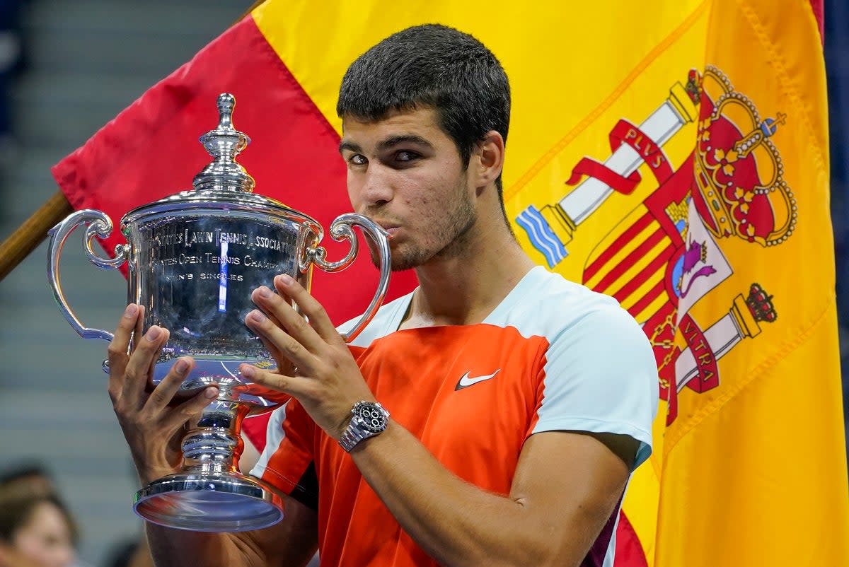 Carlos Alcaraz kisses the US Open trophy (John Minchillo/AP) (AP)