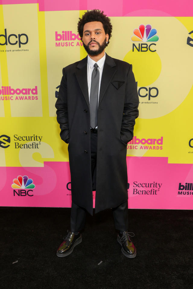The Weeknd Ditches Red Suit And Bandages On His Face For The First Time On A  Red Carpet In Over A Year