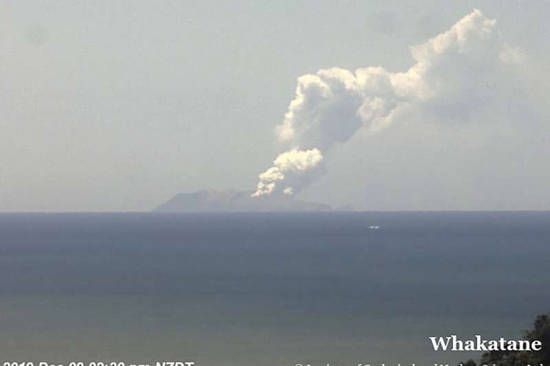 2019年12月9日，紐西蘭白島（White Island，Whakaari）的火山突然爆發，造成人員傷亡失蹤（AP）