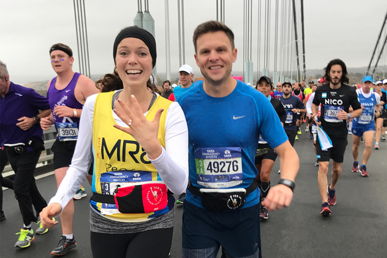 Jill Gleason got engaged at the starting line during TCS New York City Marathon 2017 last weekend. (Photo: Jill Gleason/Instagram)