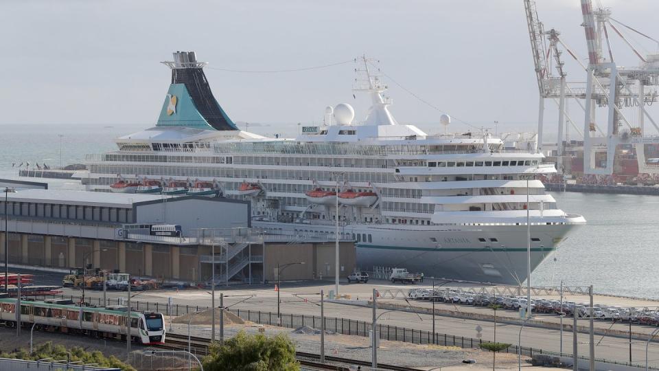 Das deutsche Kreuzfahrtschiff «MS Artania» liegt im Hafen von Fremantle.