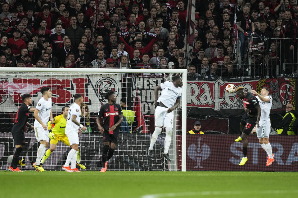 Leverkusen's Victor Boniface, second from right, scores his side's second goal during the Europa League quarterfinals first leg soccer match between Bayer 04 Leverkusen and West Ham United at the BayArena in Leverkusen, Germany, Thursday, April 11, 2024. (AP Photo/Martin Meissner)