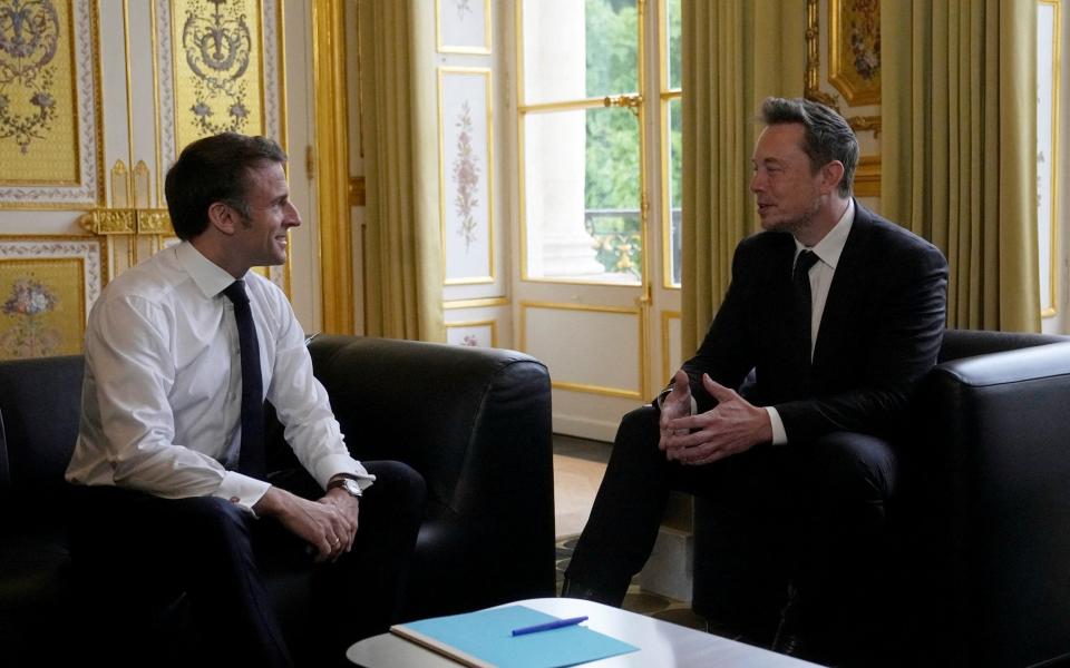 Elon Musk with Emmanuel Macron