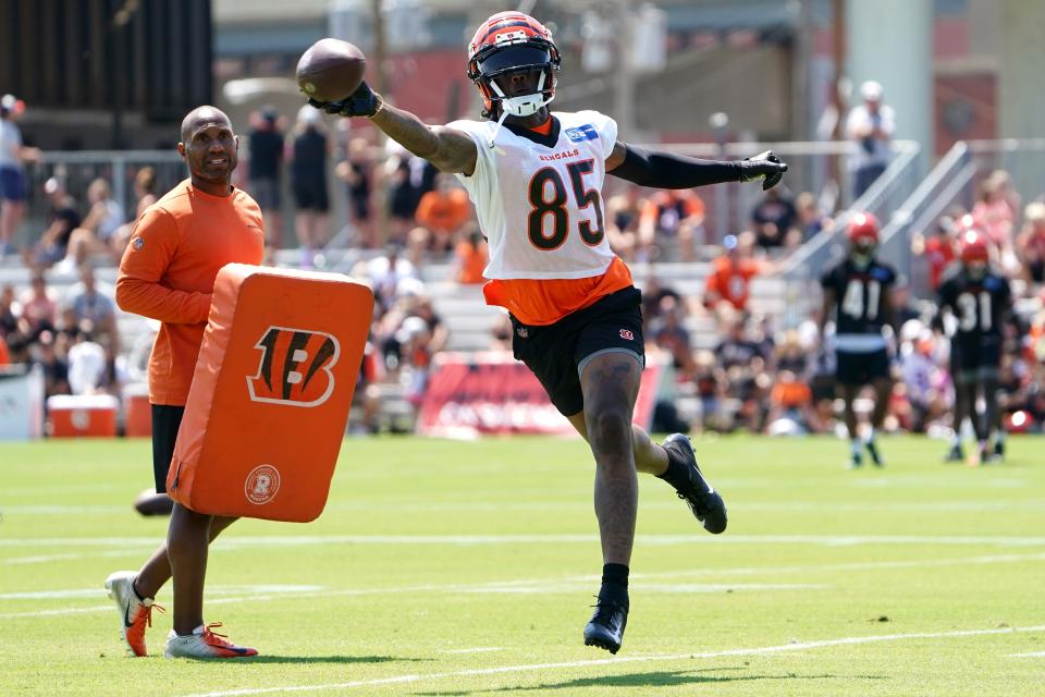 Cincinnati Bengals wide receiver Tee Higgins (85) stretches for a pass during Cincinnati Bengals training camp practice, Monday, Aug. 1, 2022, at the practice fields next to Paul Brown Stadium in Cincinnati.