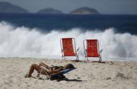 <b>Custode di un'isola paradisiaca - </b>Trascorrere le giornate in un hotel di lusso, nuotare e fare snorkeling in acque cristalline, scattare foto ai bellissimi tramonti, raccontare l'esperienza in un blog ... ed essere pagati per fare tutto questo!<br>Il Dipartimento del Turismo dell'Australia ha offerto un posto con queste caratteristiche. Non è difficile immaginare che le domande siano state <i>estremamente</i> più numerose dei posti offerti...