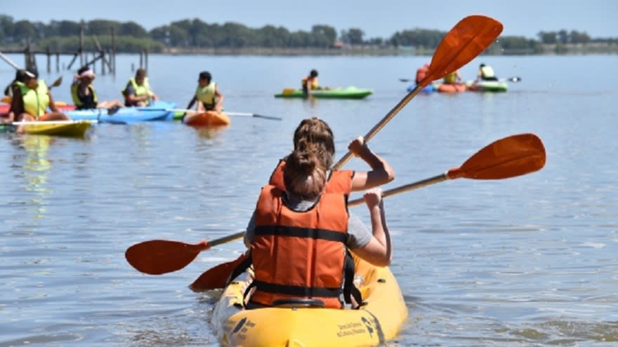 En la laguna de Chascomús es posible realizar distintas actividades deportivas y recreativas