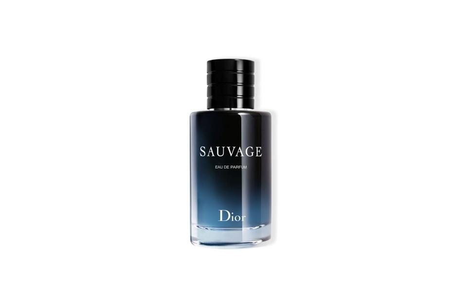 119€ - 100mL<br><p>Une composition olfactive qui associe un accord d'absolu vanille originaire de Papouasie-Nouvelle-Guinée à une note boisée ambrée.</p><br><a href="https://www.sephora.fr/p/sauvage-eau-de-parfum---edition-limitee---notes-hesperidees-et-vanillees-640814.html" rel="nofollow noopener" target="_blank" data-ylk="slk:Acheter;elm:context_link;itc:0;sec:content-canvas" class="link ">Acheter</a>