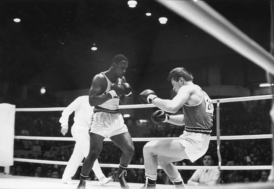 <p>American boxer Joe Frazier hits his Soviet opponent Vadim Yemelyanov to the ground during the Olympic Super Heavyweight boxing semi-final at the Korakuen Ice Palace.</p>