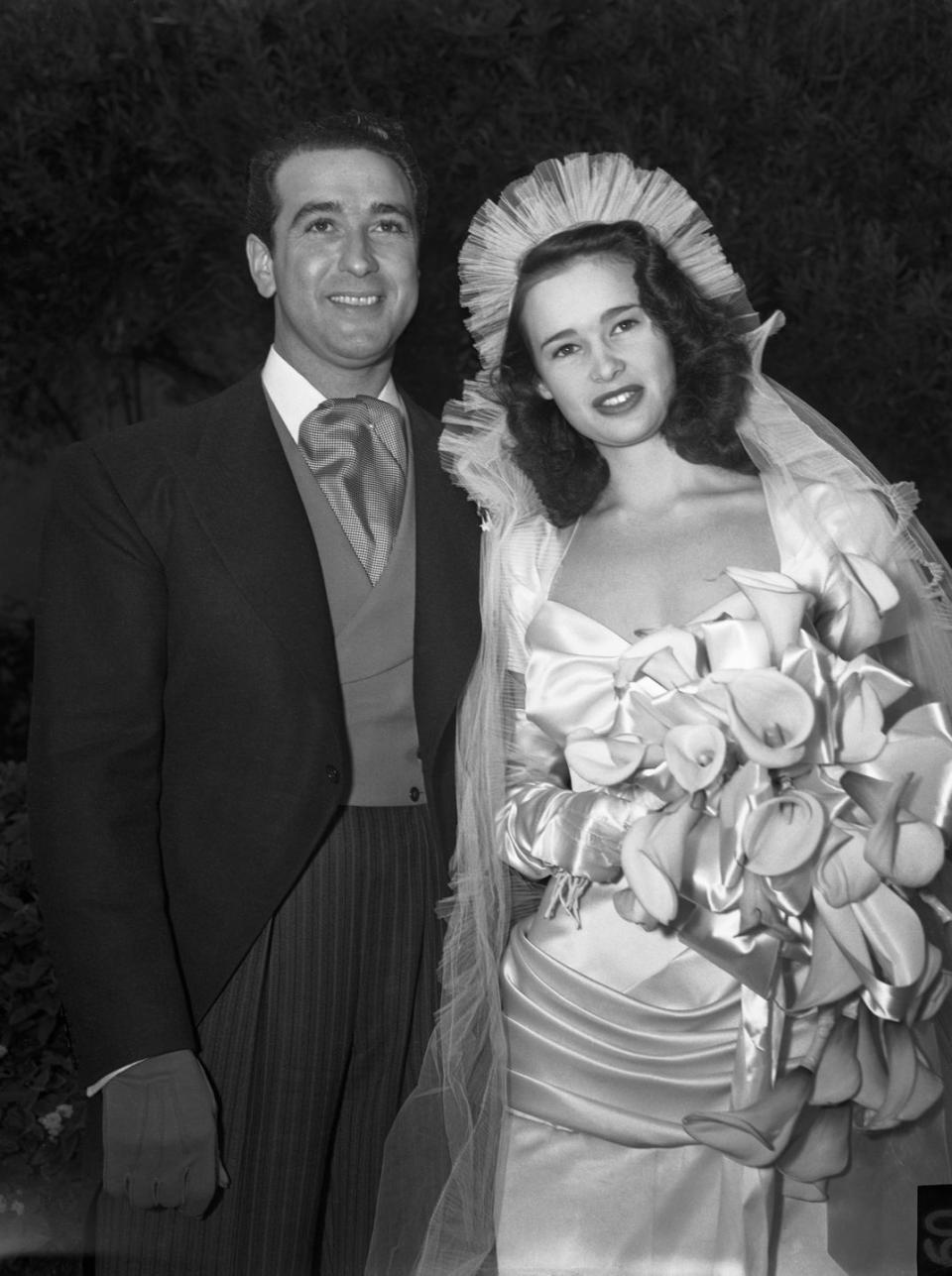 <p>Gloria Vanderbilt married her first husband Pat DiCicco in 1941, when she was just 17. <br></p>