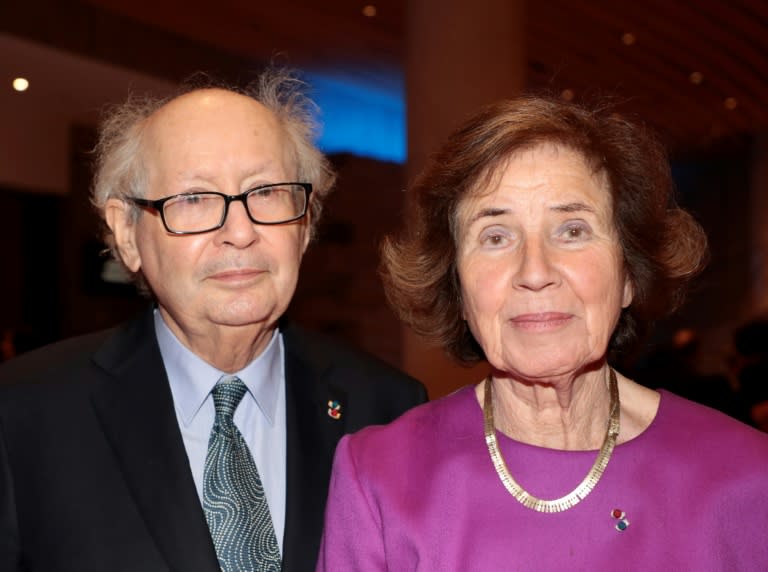 Serge y Beate Klarsfeld, famosos por rastrear a los responsables nazis escondidos por todo el mundo y llevarlos ante la justicia, en una cena del Consejo Representativo de Institutciones Judías de Francia, el 20 de febrero de 2019 en París (Ludovic Marin)