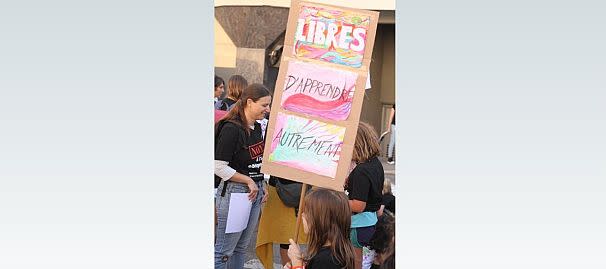 Rassemblement devant le rectorat de Lyon, le 15 septembre 2023, contre la loi sur l'instruction en famille.