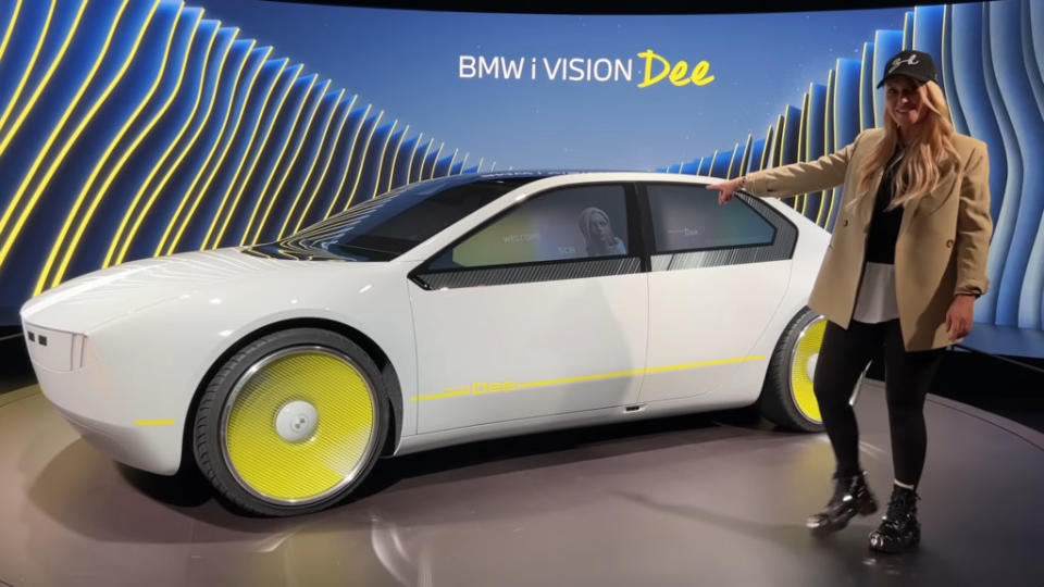 BMW i Vision Dee當中的「Dee」其實是Digital Emotional Experience的縮寫。(圖片來源/ Supercar Blondie YT)