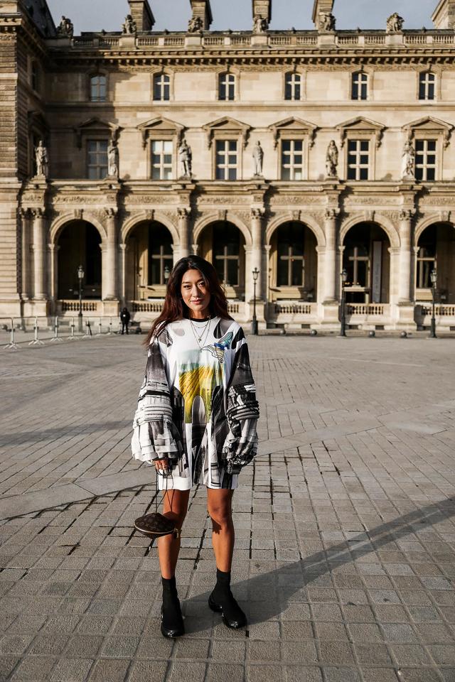 Louis Vuitton på X: «#PeggyGou at the #LVSS21 Show. @TWNGhesquiere  presented his latest #LouisVuitton collection at Samaritaine in Paris.  Watch the Show at   / X