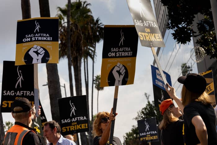 SAG-AFTRA strikers holding signs